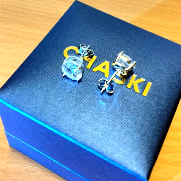 Moissanite diamond stud earring 4kt. - Picture 4 of 12